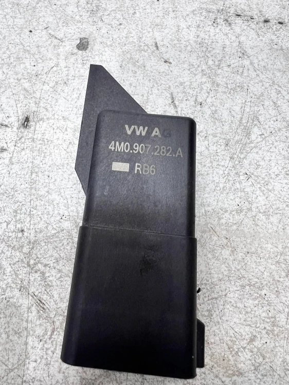 PRZEKAŹNIK ŚWIEC ŻAROWYCH AUDI VW SEAT 4M0907282A