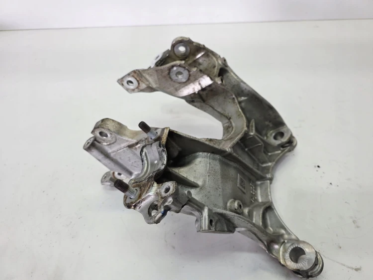 ŁAPA SILNIKA WSPORNIK PRAWY AUDI Q5 FY 80A399296R