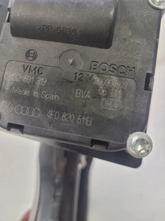 KANAŁ CIEPŁEGO POWIETRZA AUDI Q7 4L 7L0820352B