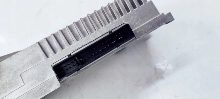 WZMACNIACZ RADIA AUDIO AUDI A4 B8 A5 Q5 8R0035223F