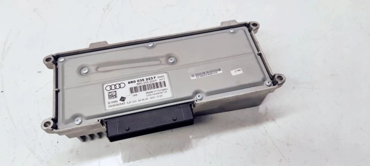 WZMACNIACZ RADIA AUDIO AUDI A4 B8 A5 Q5 8R0035223F