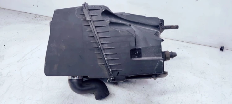 OBUDOWA FILTRA POWIETRZA AUDI A6 C6 4F0133835M