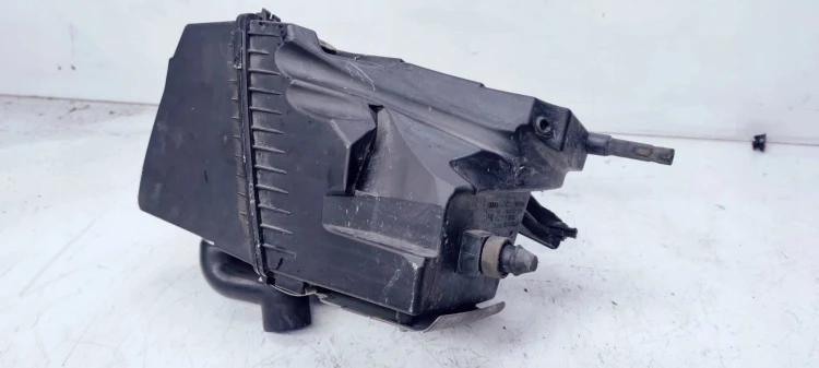 OBUDOWA FILTRA POWIETRZA AUDI A6 C6 4F0133835M
