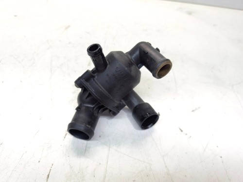 OBUDOWA TERMOSTATU TERMOSTAT AUDI VOLKSWAGEN SEAT SKODA 1.6 TDI 03L121111R