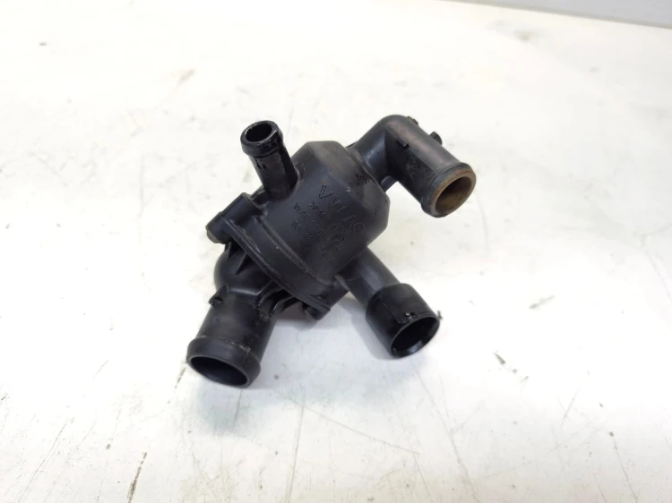 OBUDOWA TERMOSTATU TERMOSTAT AUDI VOLKSWAGEN SEAT SKODA 1.6 TDI 03L121111R