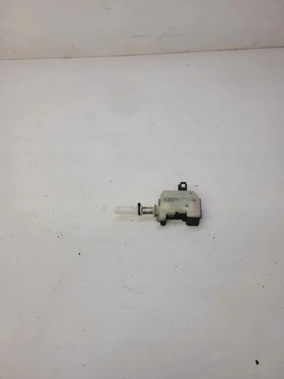 SIŁOWNIK KLAPY TYŁ AUDI A3 A4 A6 4B9962115B