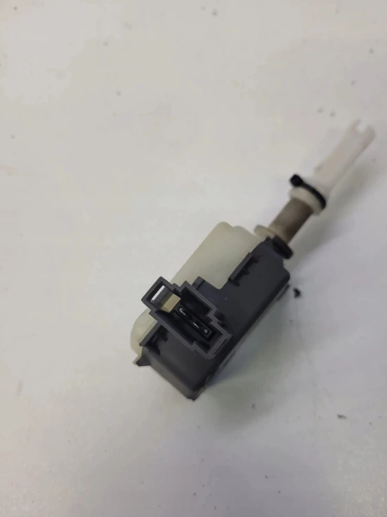 SIŁOWNIK KLAPY TYŁ AUDI A3 A4 A6 4B9962115B