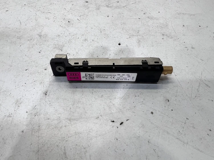 WZMACNIACZ ANTENOWY AUDI Q5 FY 80A035225B