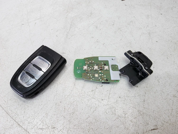 KLUCZYK PILOT AUDI A4 B8 A5 8T Q5 8R 8T0959754D