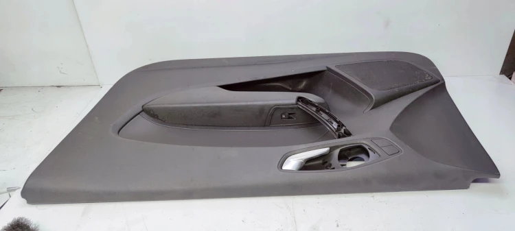 BOCZEK DRZWI PRAWY PRZÓD AUDI A1 3-D 8X1867106A *2