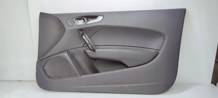 BOCZEK DRZWI PRAWY PRZÓD AUDI A1 3-D 8X1867106A *2