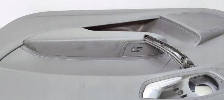 BOCZEK DRZWI PRAWY PRZÓD AUDI A1 3-D 8X1867106A *2