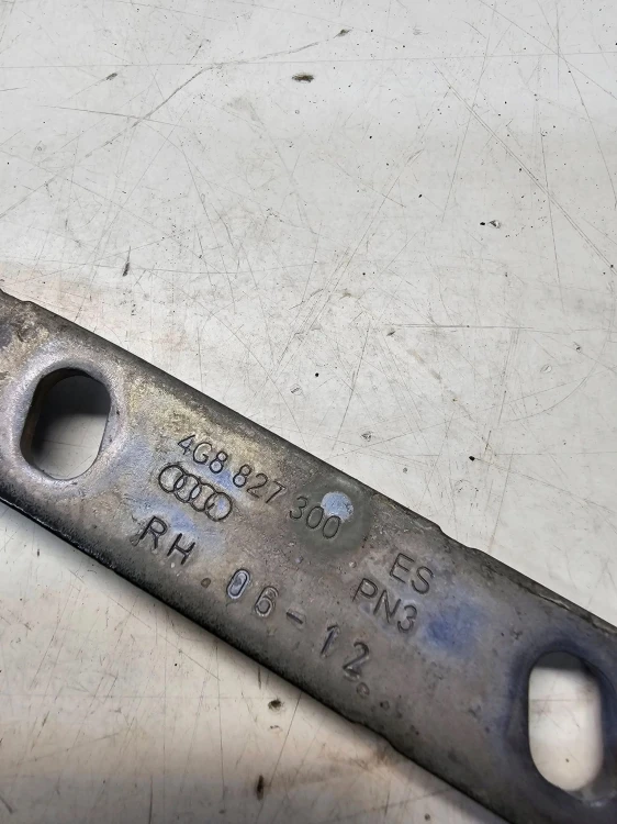 ZAWIAS KLAPY PRAWY TYŁ AUDI A7 4G 4G8823300