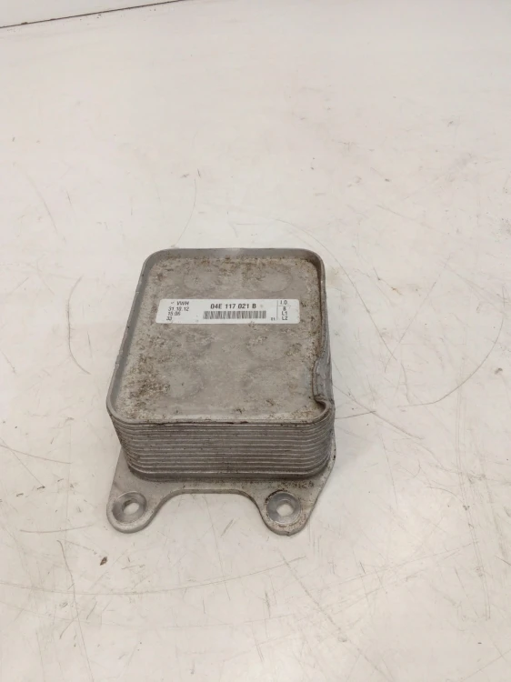CHŁODNICA CHŁODNICZKA OLEJU AUDI VW 04E117021B