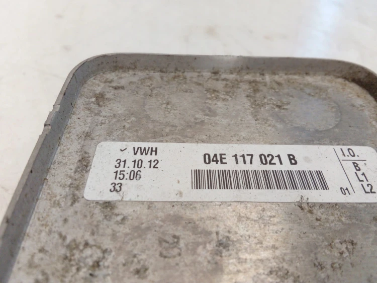 CHŁODNICA CHŁODNICZKA OLEJU AUDI VW 04E117021B
