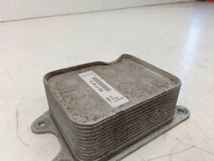 CHŁODNICA CHŁODNICZKA OLEJU AUDI VW 04E117021B