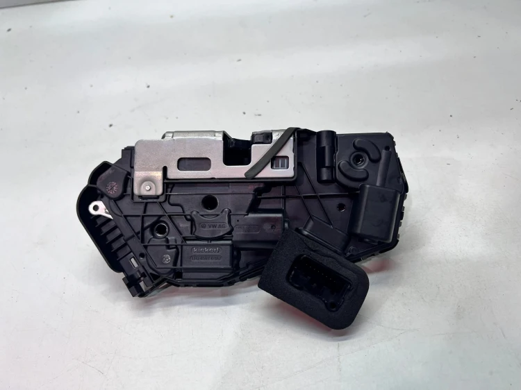 ZAMEK DRZWI LEWY TYŁ AUDI A3 8Y Q4 E-TRON 5TA839015T 8 PIN