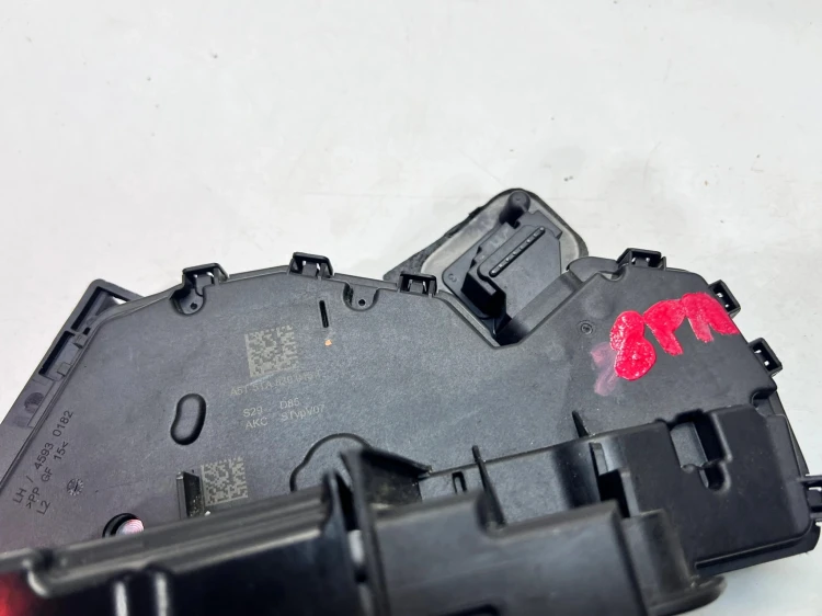 ZAMEK DRZWI LEWY TYŁ AUDI A3 8Y Q4 E-TRON 5TA839015T 8 PIN