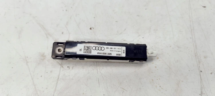 WZMACNIACZ ANTENOWY AUDI A3 8V 8V4035225