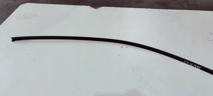LISTWA MAT LEWA KAROSERYJN AUDI Q5 8R 8R0853703