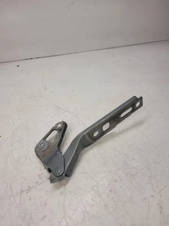 ZAWIAS MASKI LEWY AUDI Q7 4L 4L0823301