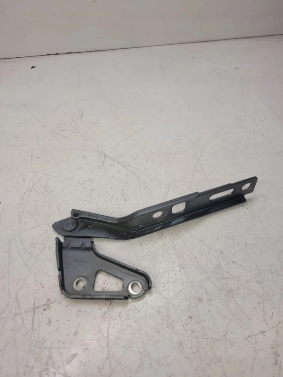 ZAWIAS MASKI LEWY AUDI Q7 4L 4L0823301
