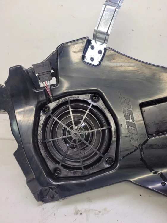GŁOŚNIK SUBWOOFER TUBA AUDI A3 8P 8P4035382C BOSE