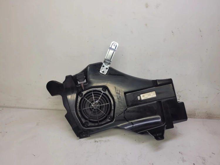 GŁOŚNIK SUBWOOFER TUBA AUDI A3 8P 8P4035382C BOSE