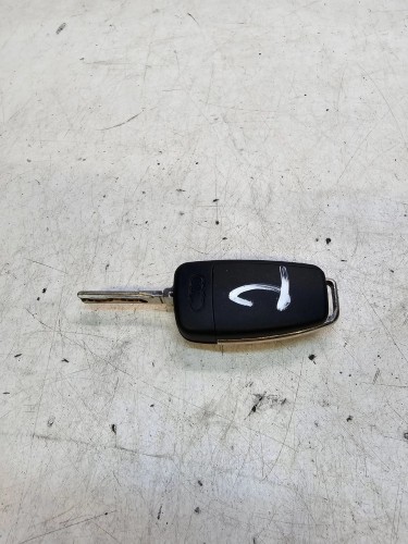 KLUCZYK PILOT SCYZORYK AUDI A4 B7 8E0837220R *2*