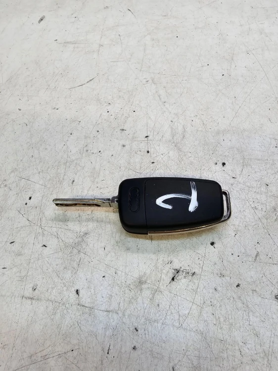 KLUCZYK PILOT SCYZORYK AUDI A4 B7 8E0837220R *2*