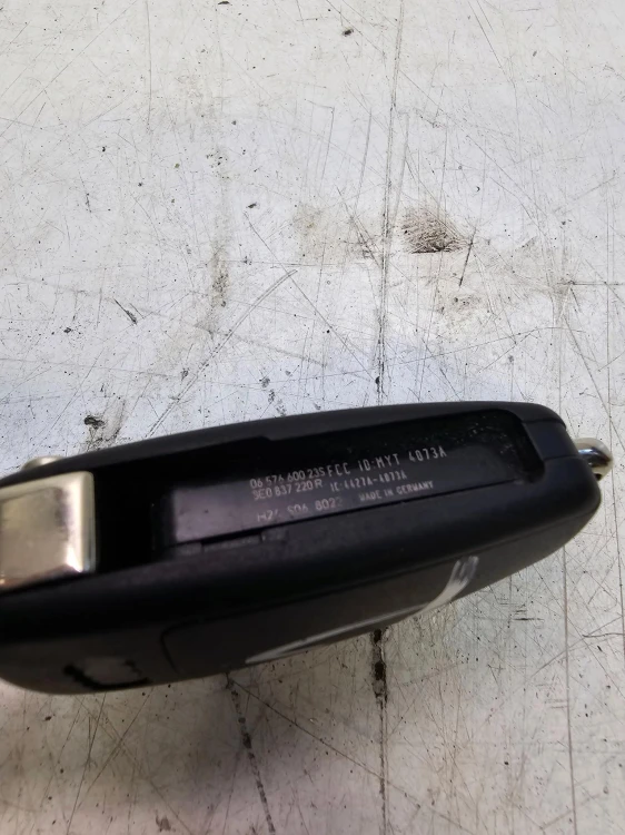KLUCZYK PILOT SCYZORYK AUDI A4 B7 8E0837220R *2*