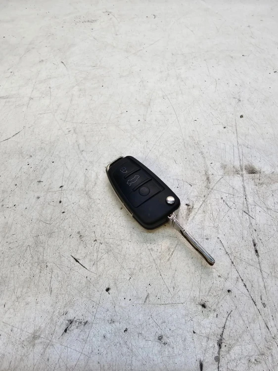KLUCZYK PILOT SCYZORYK AUDI A4 B7 8E0837220R *2*