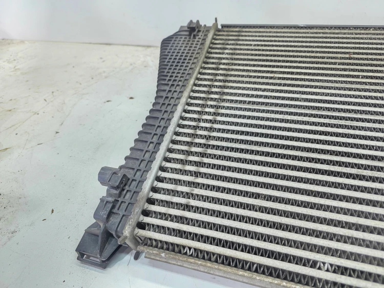 CHŁODNICA POWIETRZA INTERCOOLER AUDI VOLKSWAGEN SEAT SKODA 5Q0145803R