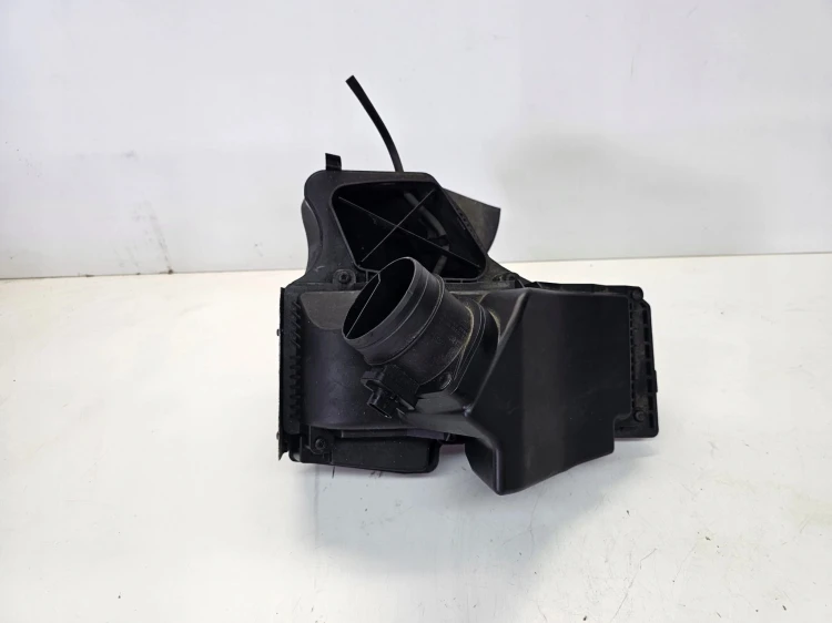 OBUDOWA FILTRA POWIETRZA AUDI A4 B8 A5 8K0133835AR