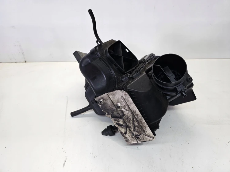 OBUDOWA FILTRA POWIETRZA AUDI A4 B8 A5 8K0133835AR