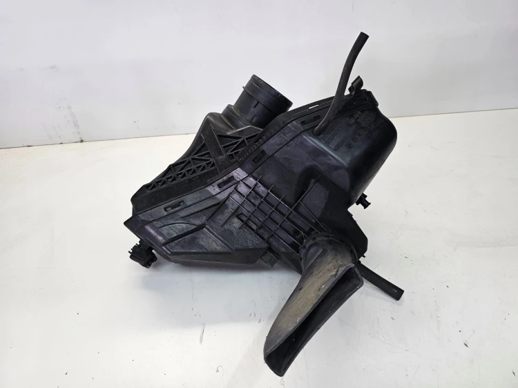 OBUDOWA FILTRA POWIETRZA AUDI A4 B8 A5 8K0133835AR