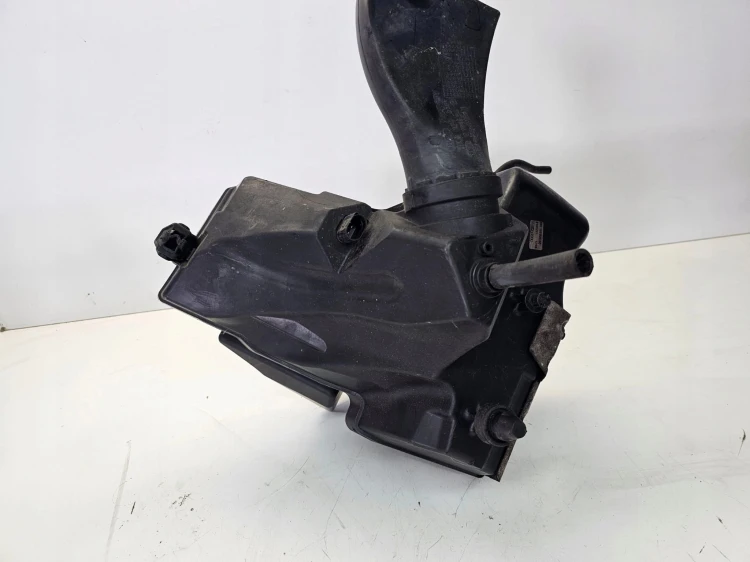 OBUDOWA FILTRA POWIETRZA AUDI A4 B8 A5 8K0133835AR