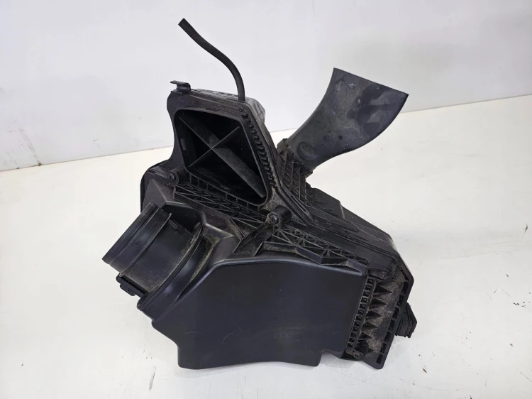 OBUDOWA FILTRA POWIETRZA AUDI A4 B8 A5 8K0133835AR