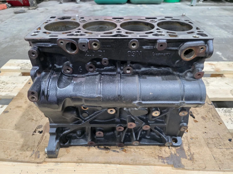 BLOK SILNIKA AUDI VOLKSWAGEN SEAT SKODA 2.0 TDI CRL 03N023A 8/26
