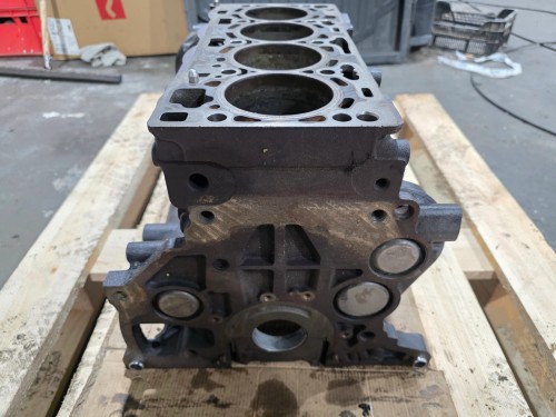 BLOK SILNIKA AUDI VOLKSWAGEN SEAT SKODA 2.0 TDI CRL 03N023A 8/26