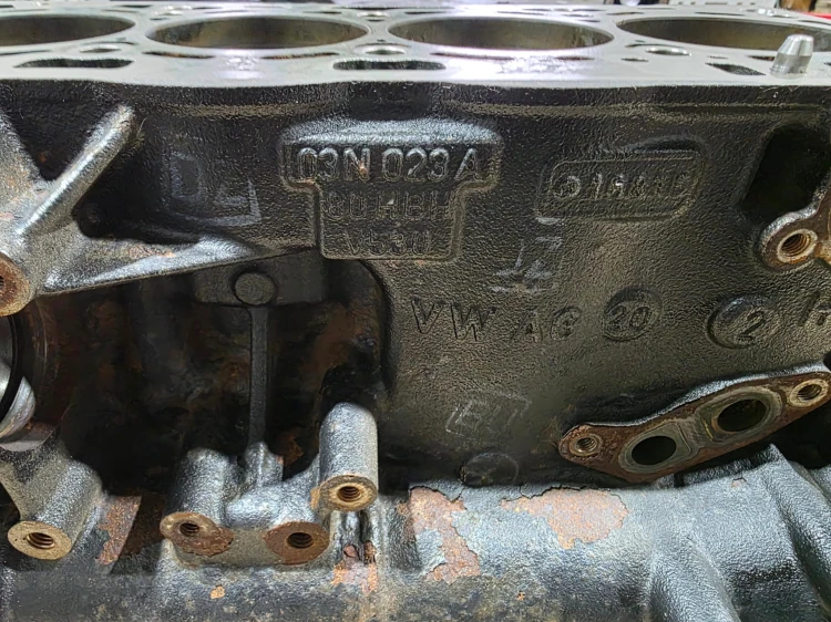 BLOK SILNIKA AUDI VOLKSWAGEN SEAT SKODA 2.0 TDI CRL 03N023A 8/26