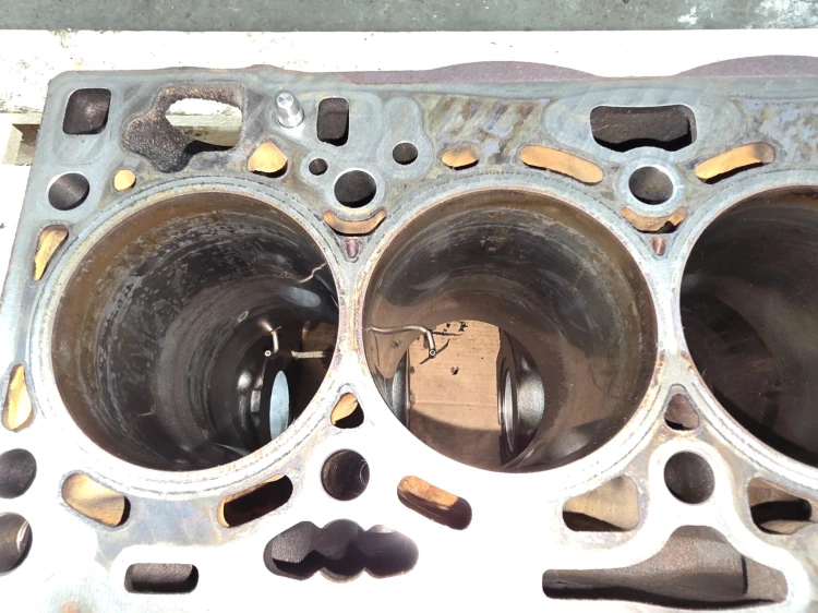 BLOK SILNIKA AUDI VOLKSWAGEN SEAT SKODA 2.0 TDI CRL 03N023A 8/26