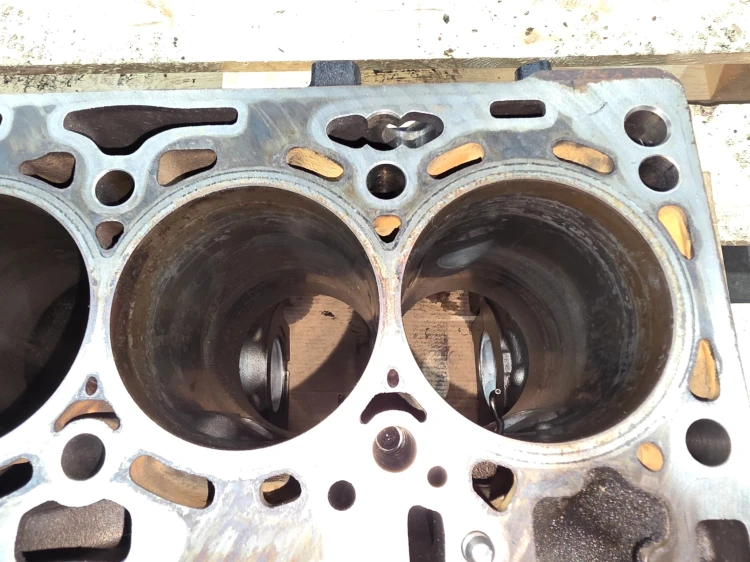 BLOK SILNIKA AUDI VOLKSWAGEN SEAT SKODA 2.0 TDI CRL 03N023A 8/26