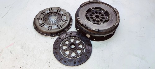 SPRZĘGŁO KOŁO DWUMAS AUDI A4 B8 A5 8T 1.8 TFSI 0B1105266AA *8*