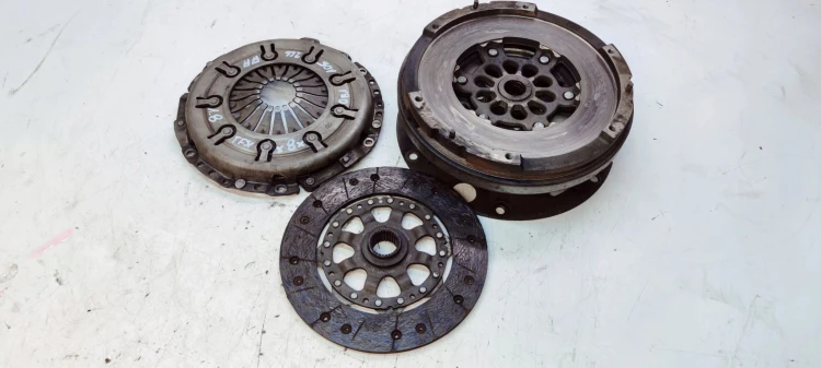 SPRZĘGŁO KOŁO DWUMAS AUDI A4 B8 A5 8T 1.8 TFSI 0B1105266AA *8*