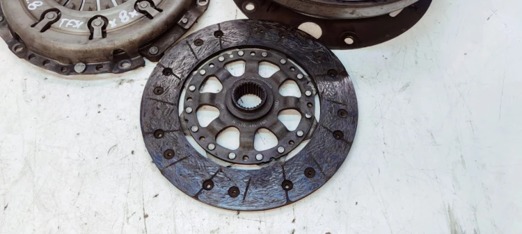 SPRZĘGŁO KOŁO DWUMAS AUDI A4 B8 A5 8T 1.8 TFSI 0B1105266AA *8*