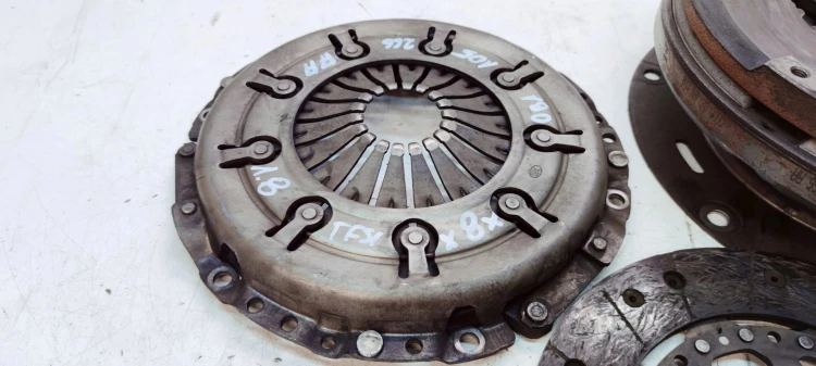 SPRZĘGŁO KOŁO DWUMAS AUDI A4 B8 A5 8T 1.8 TFSI 0B1105266AA *8*