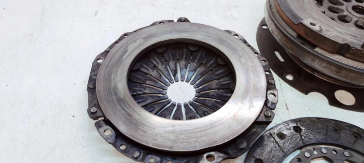 SPRZĘGŁO KOŁO DWUMAS AUDI A4 B8 A5 8T 1.8 TFSI 0B1105266AA *8*