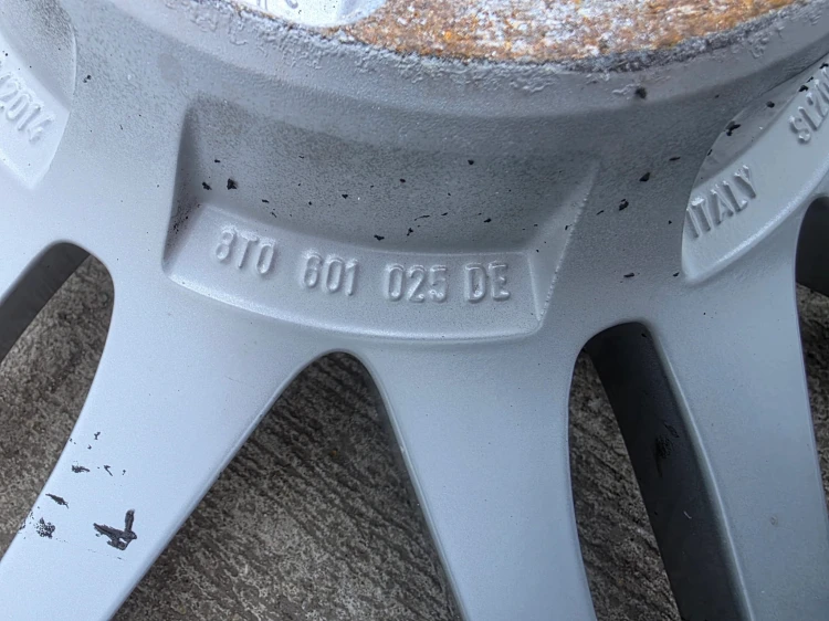 FELGA ALUMINIOWA AUDI VW SEAT SKODA 9.0J R20 ET29 8T0601025DN/DE/ CM S13/26
