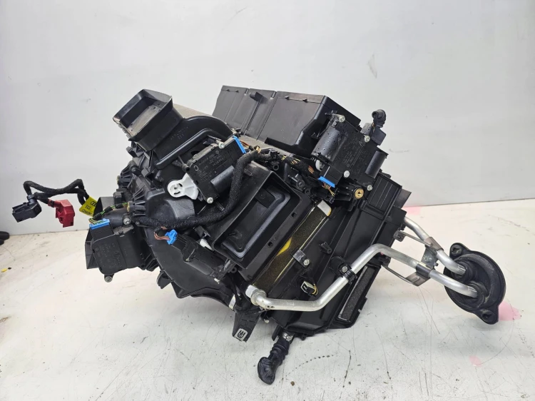 NAGRZEWNICA KOMPLETNA AUDI A6 C6 4F1820351M EUROPA